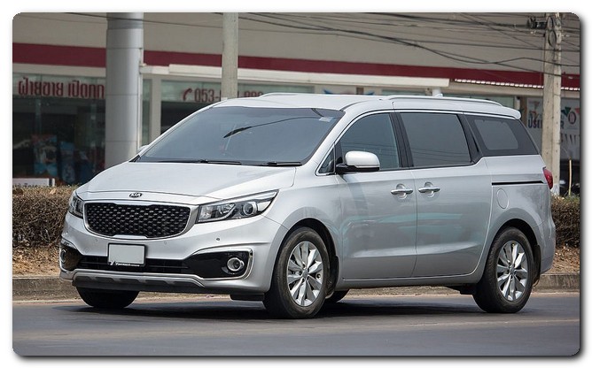 The second and Thrid generation of Kia Carnival